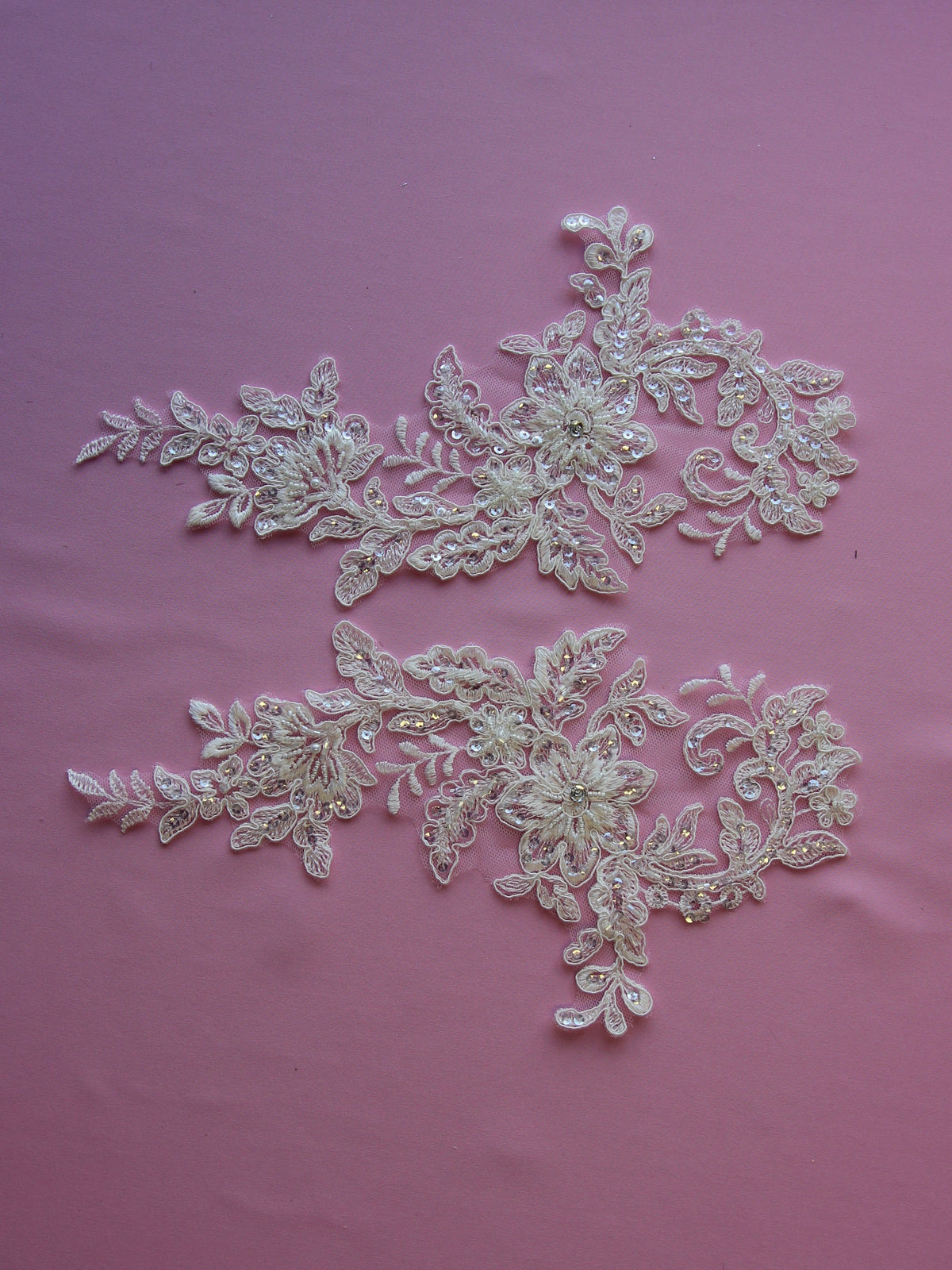 Appliques en dentelle ivoire perlée – Annabelle