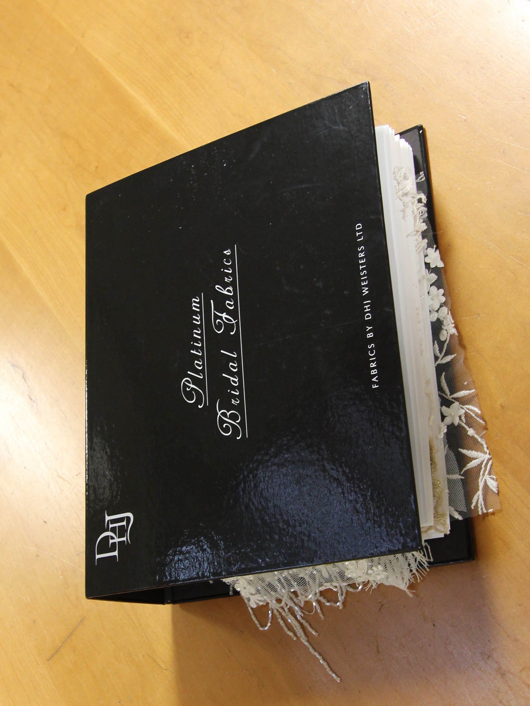 Livre échantillons de dentelles (Volumes 1 à 49)
