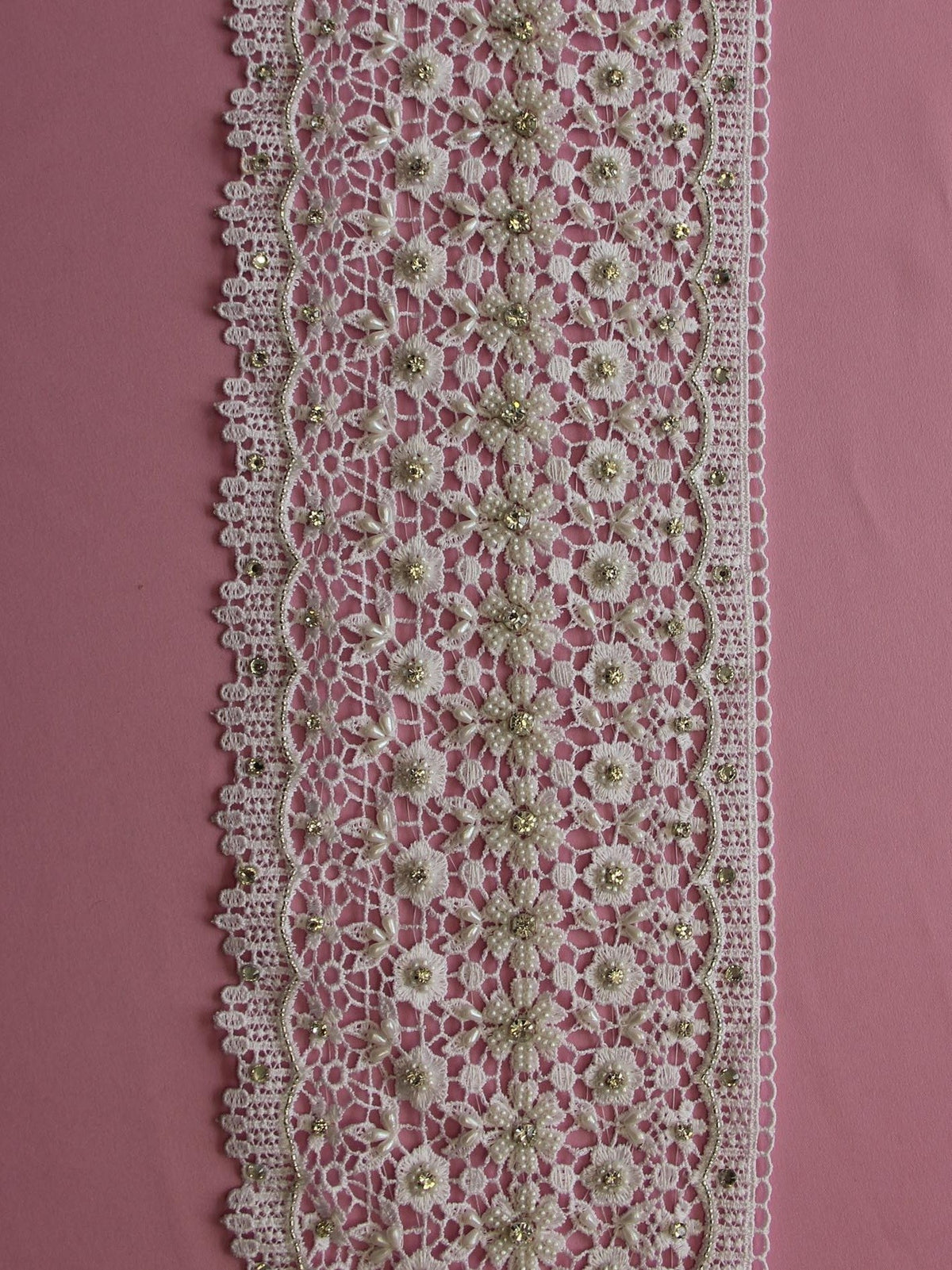 Bordure en dentelle blanche perlée - Delilah.