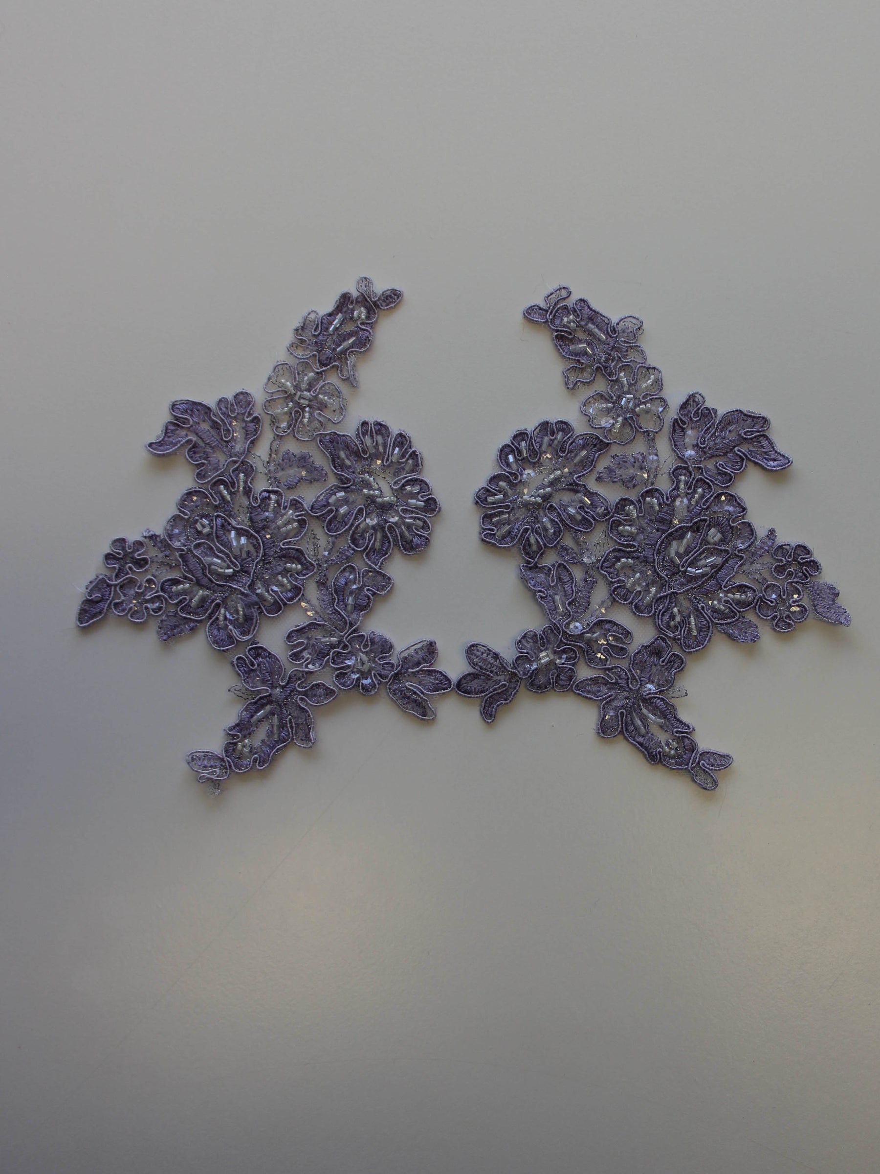 Appliques en dentelle lilas – Victoria (Large).