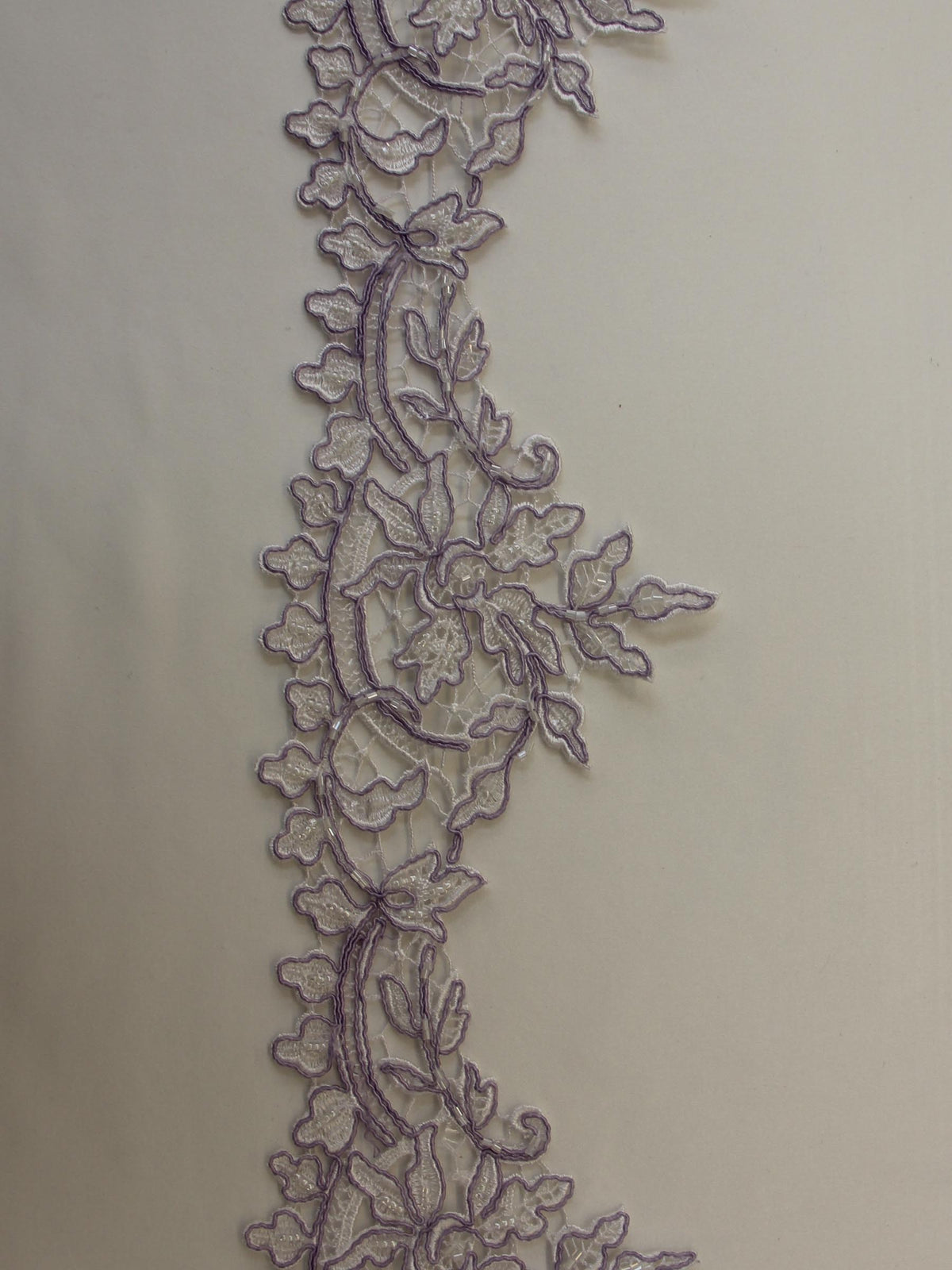 Bordure en dentelle lilas - Martina.