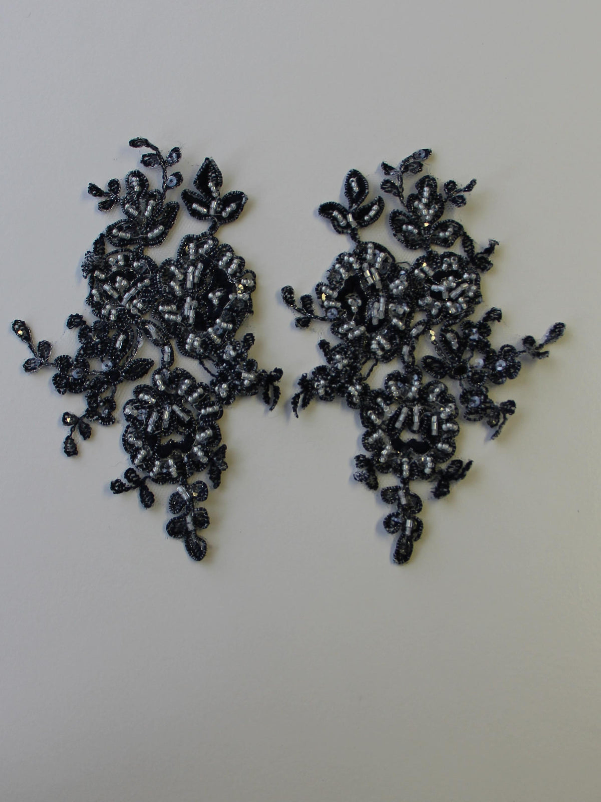 Appliques en dentelle bleu marine – Sophia.