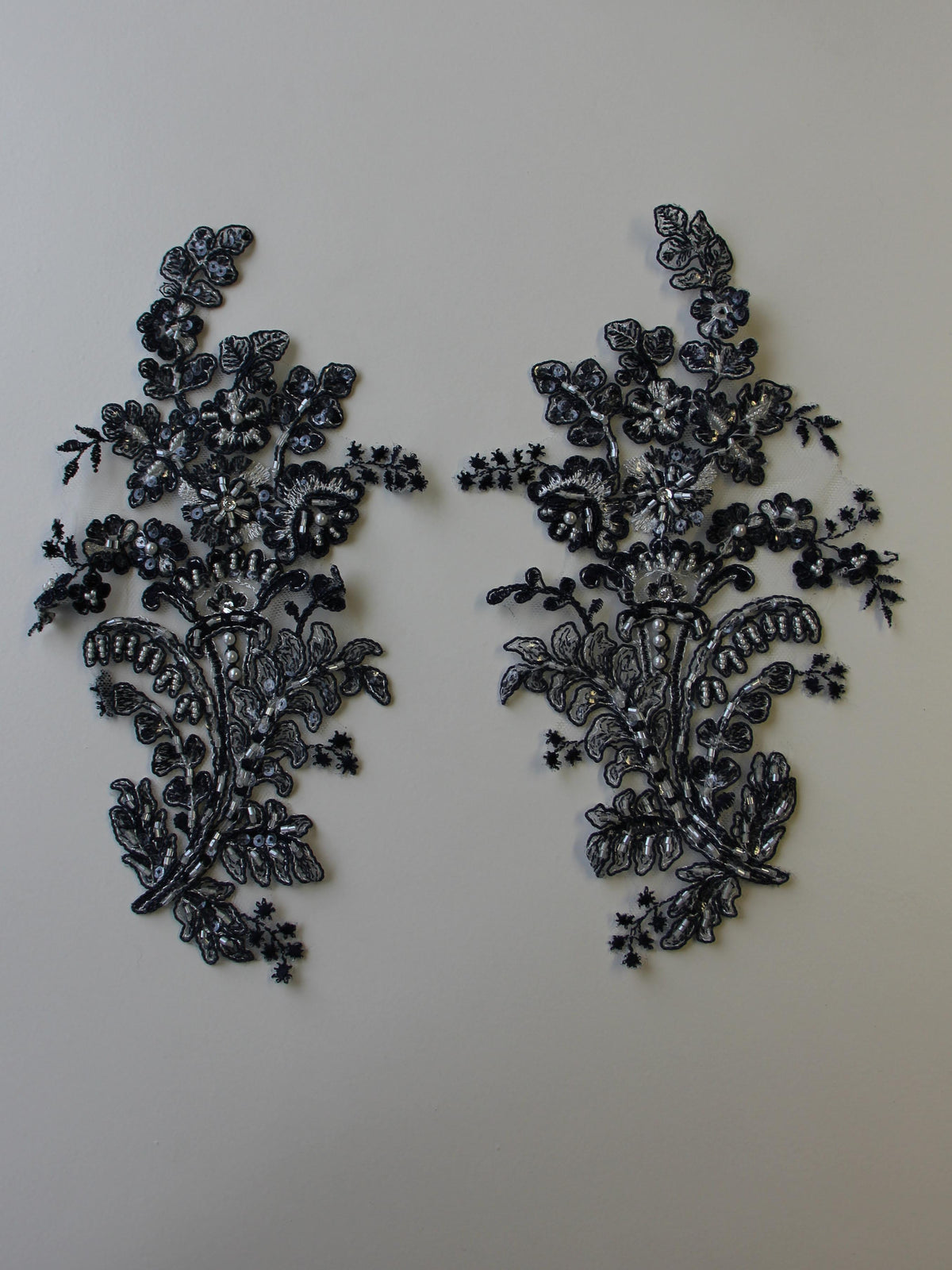 Appliques en dentelle bleu marine - Mona.
