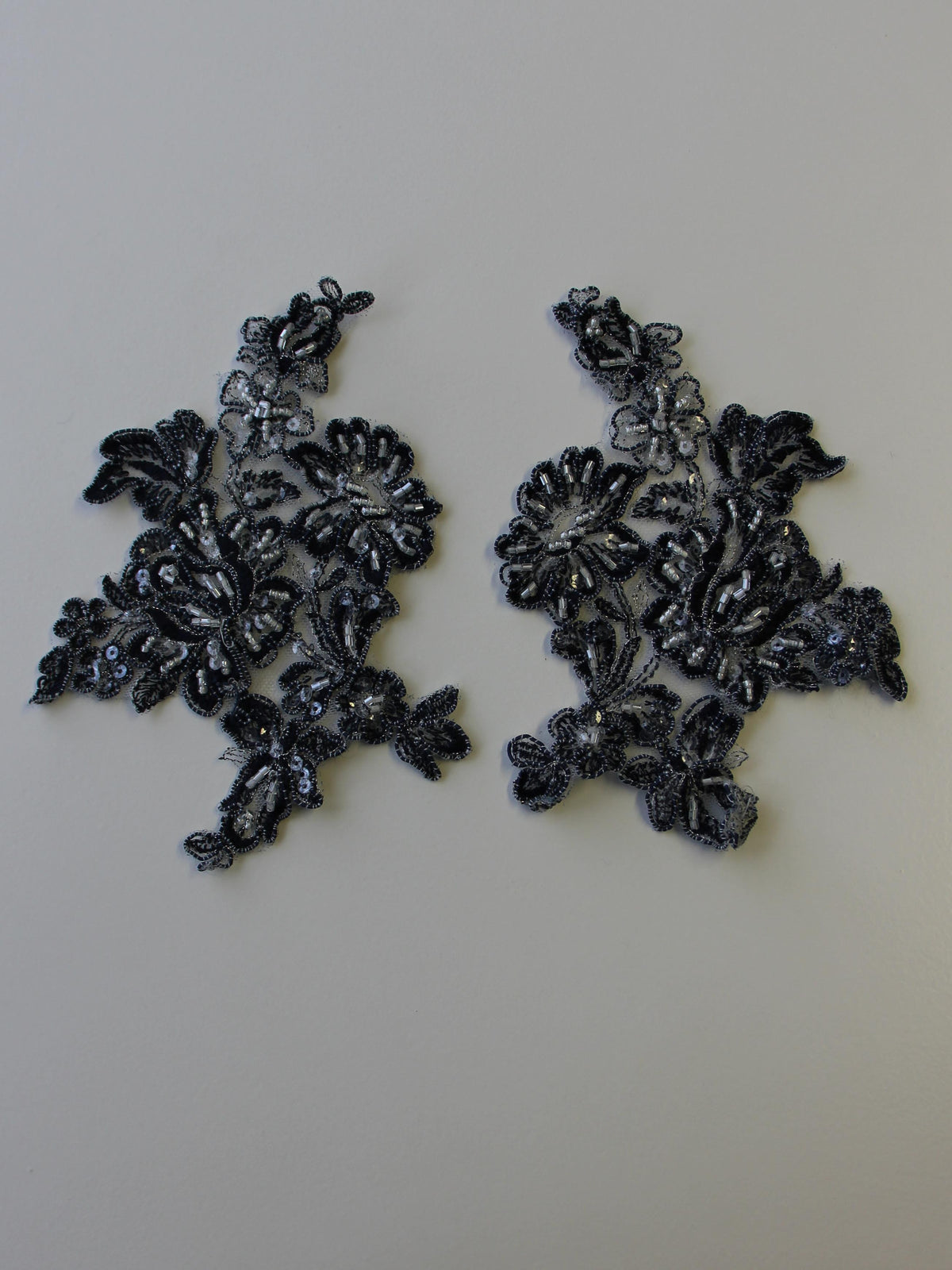 Appliques en dentelle bleu marine – Victoria (Large).
