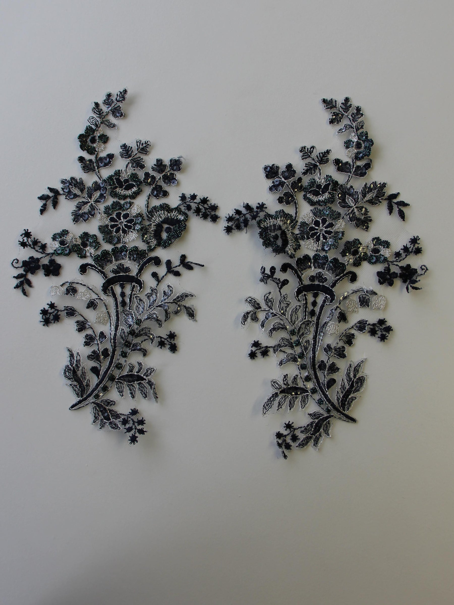 Appliques en dentelle bleu marine – Justine.