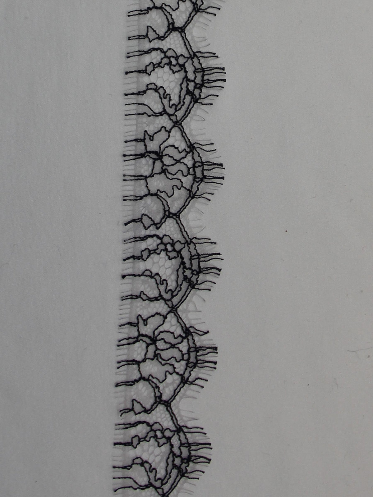Bordure en dentelle bleu marine - Anna.