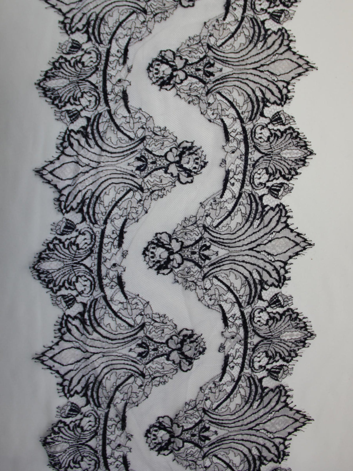 Bordure en dentelle bleu marine - Claire.