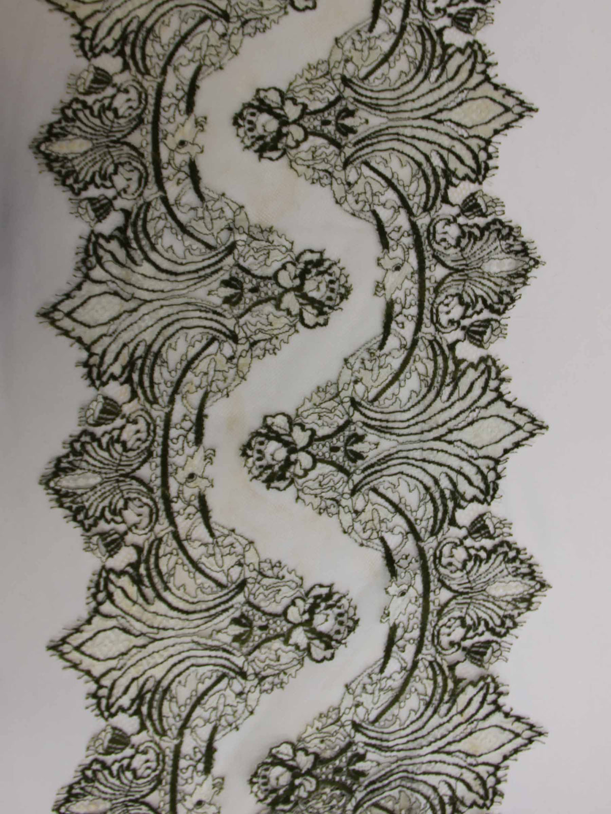 Bordure en dentelle verte olive - Claire.