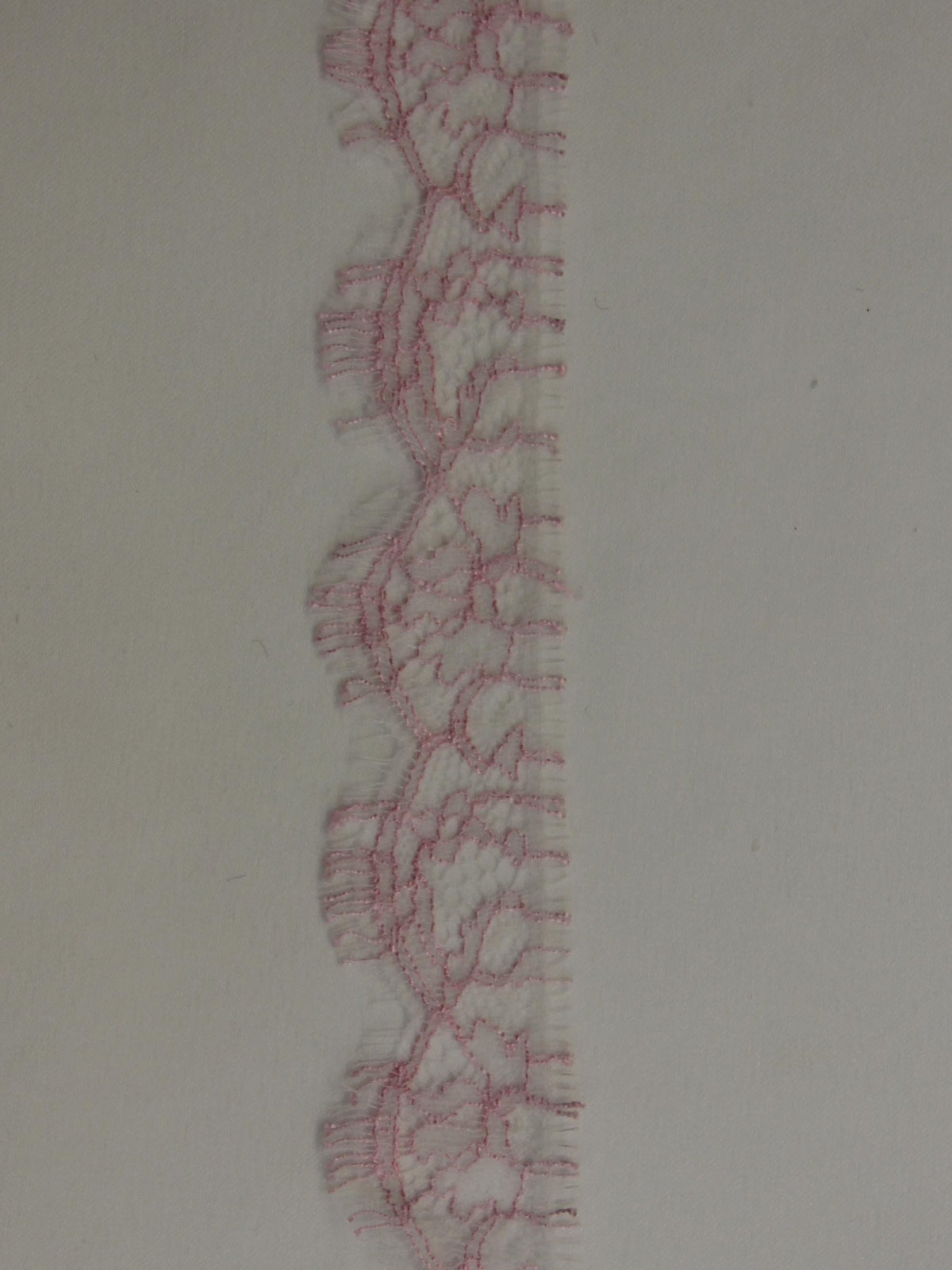 Bordure en dentelle rose pourdee - Anna.