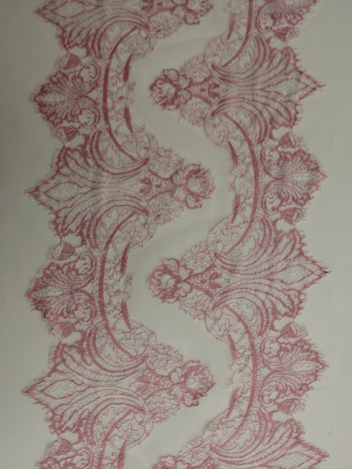 Bordure en dentelle rose poudree - Claire.