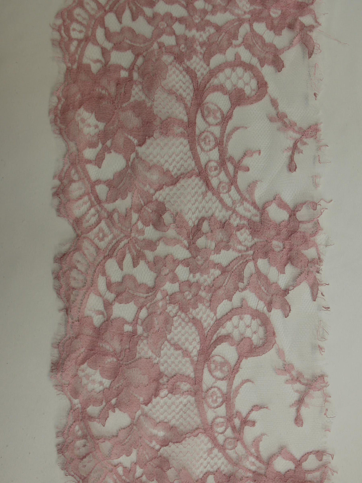 Bordure en dentelle rose poudree - Kate.