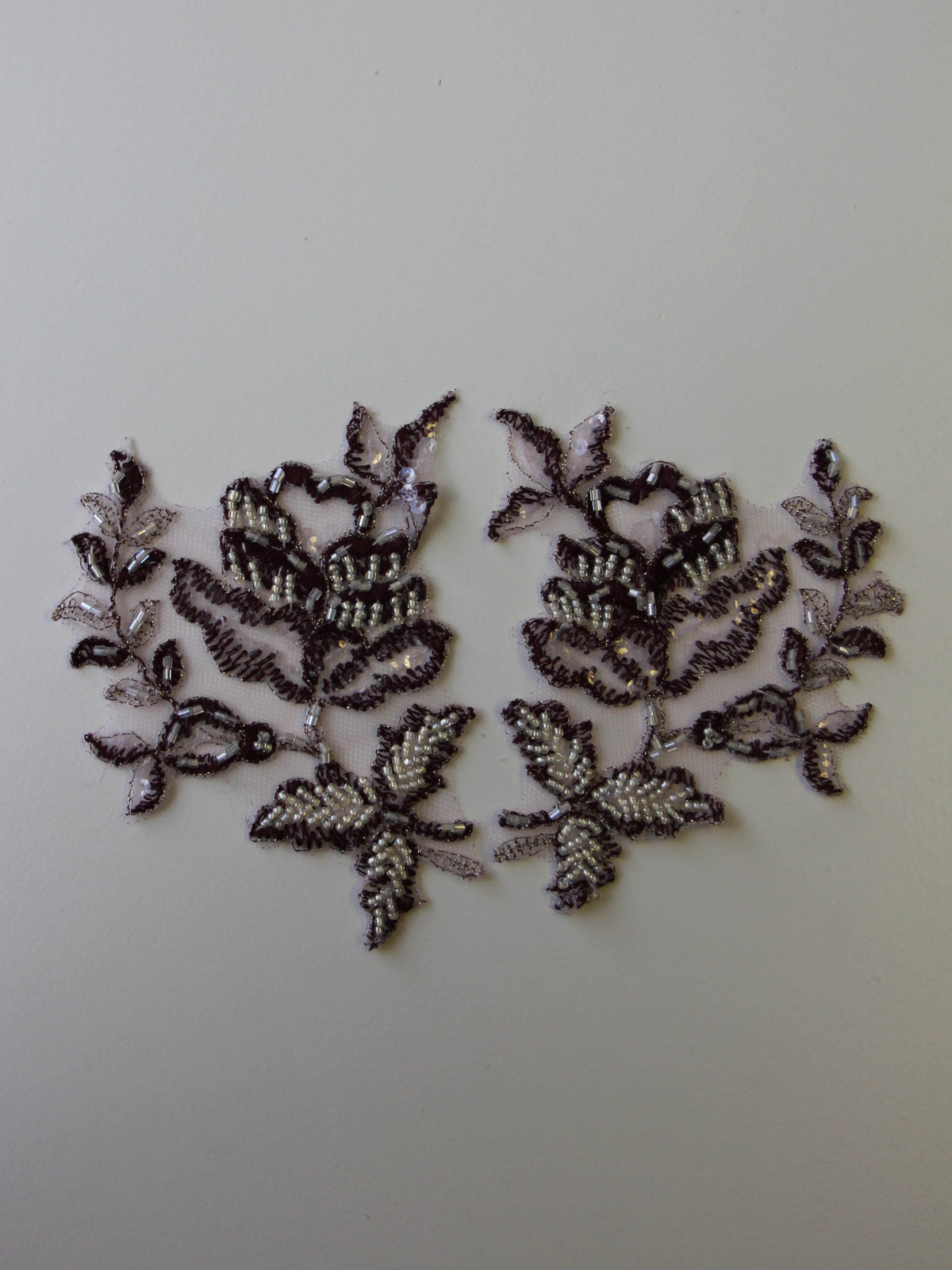 Appliques en dentelle prune – Chloe.