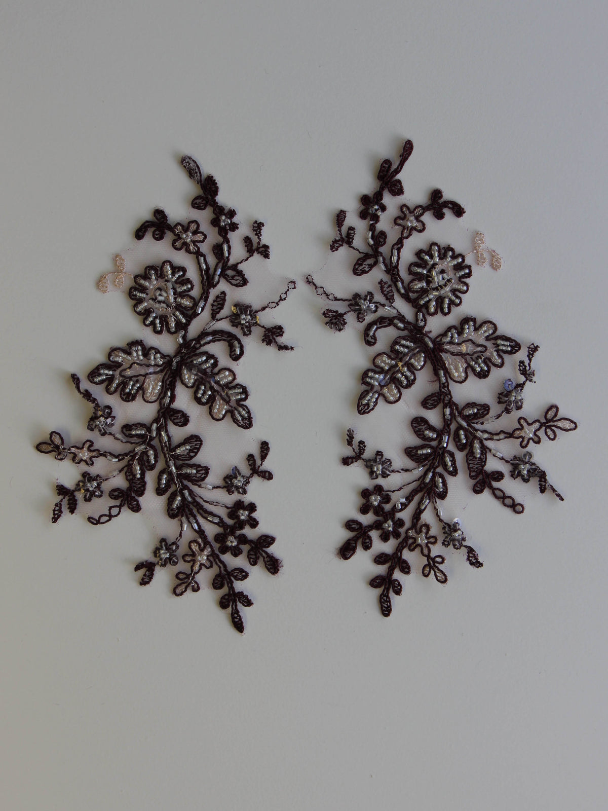 Appliques en dentelle prune – Jessica.