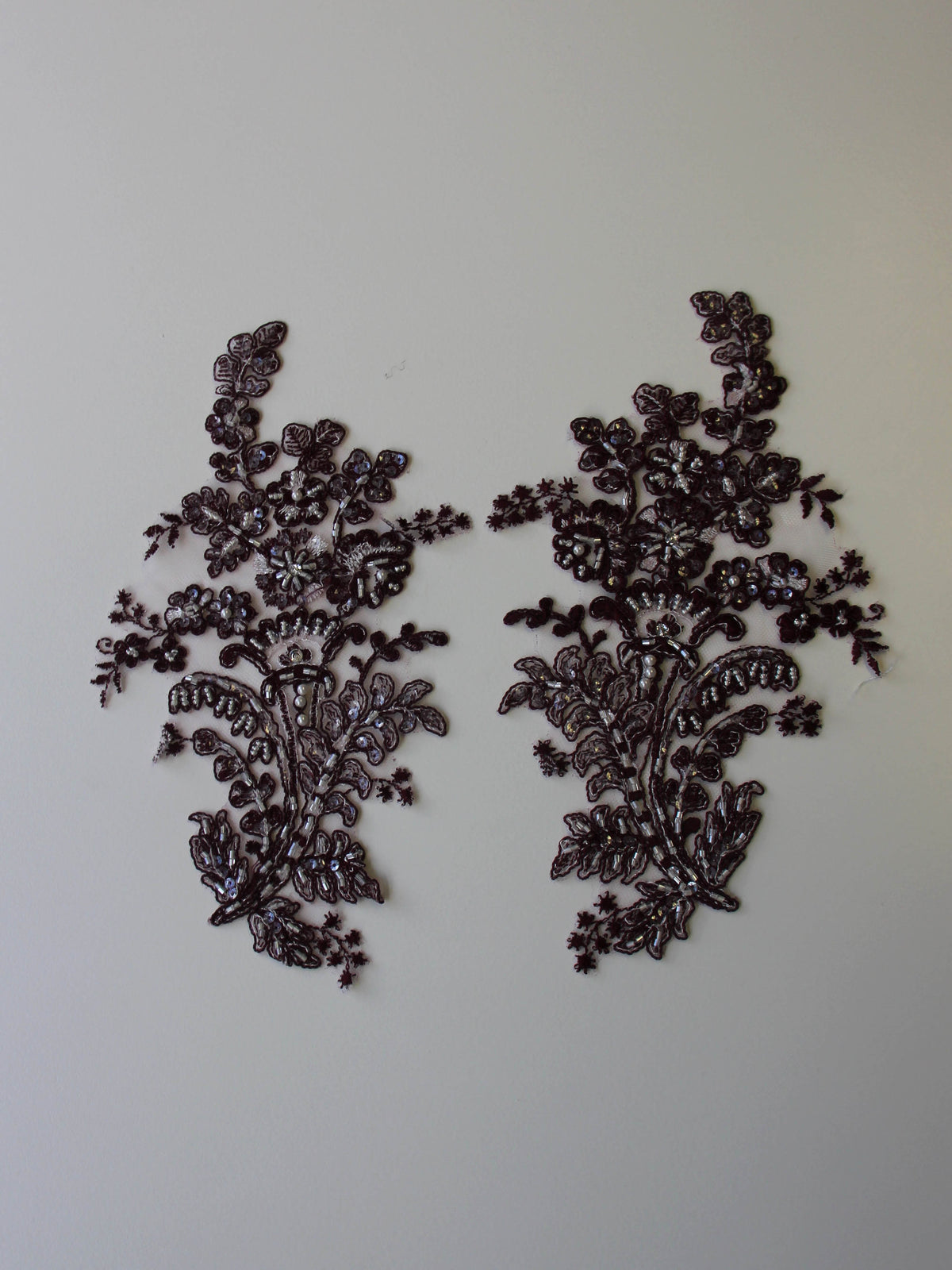 Appliques en dentelle prune – Mona.