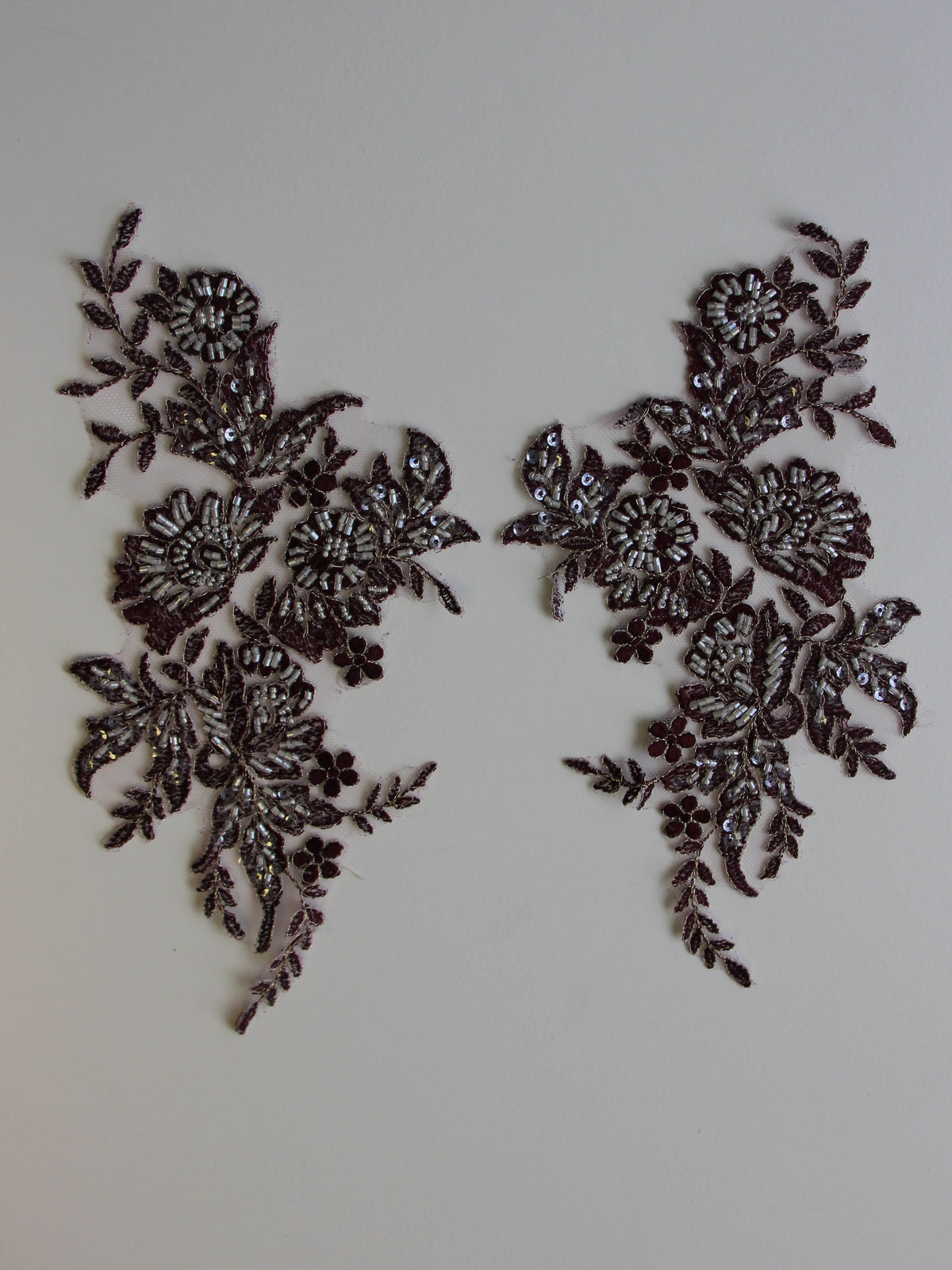 Appliques en dentelle prune – Nicole.