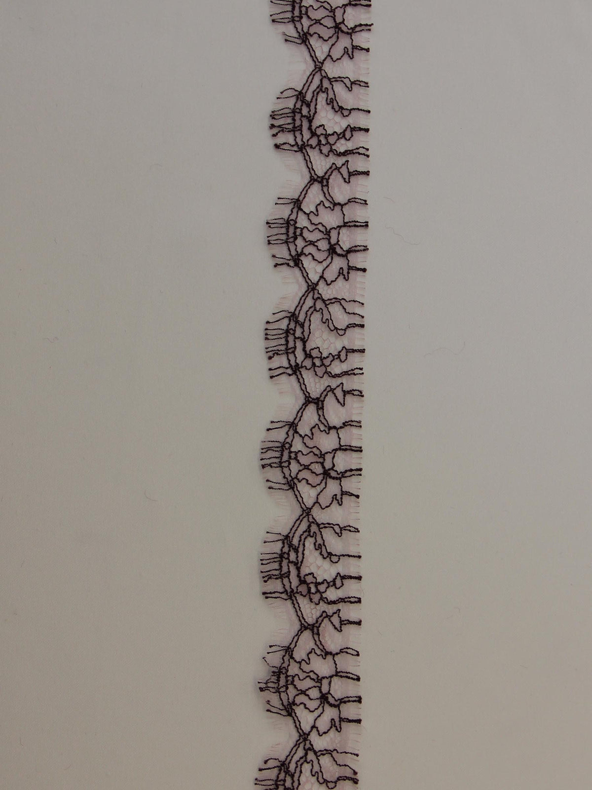 Bordure en dentelle prune - Anna.