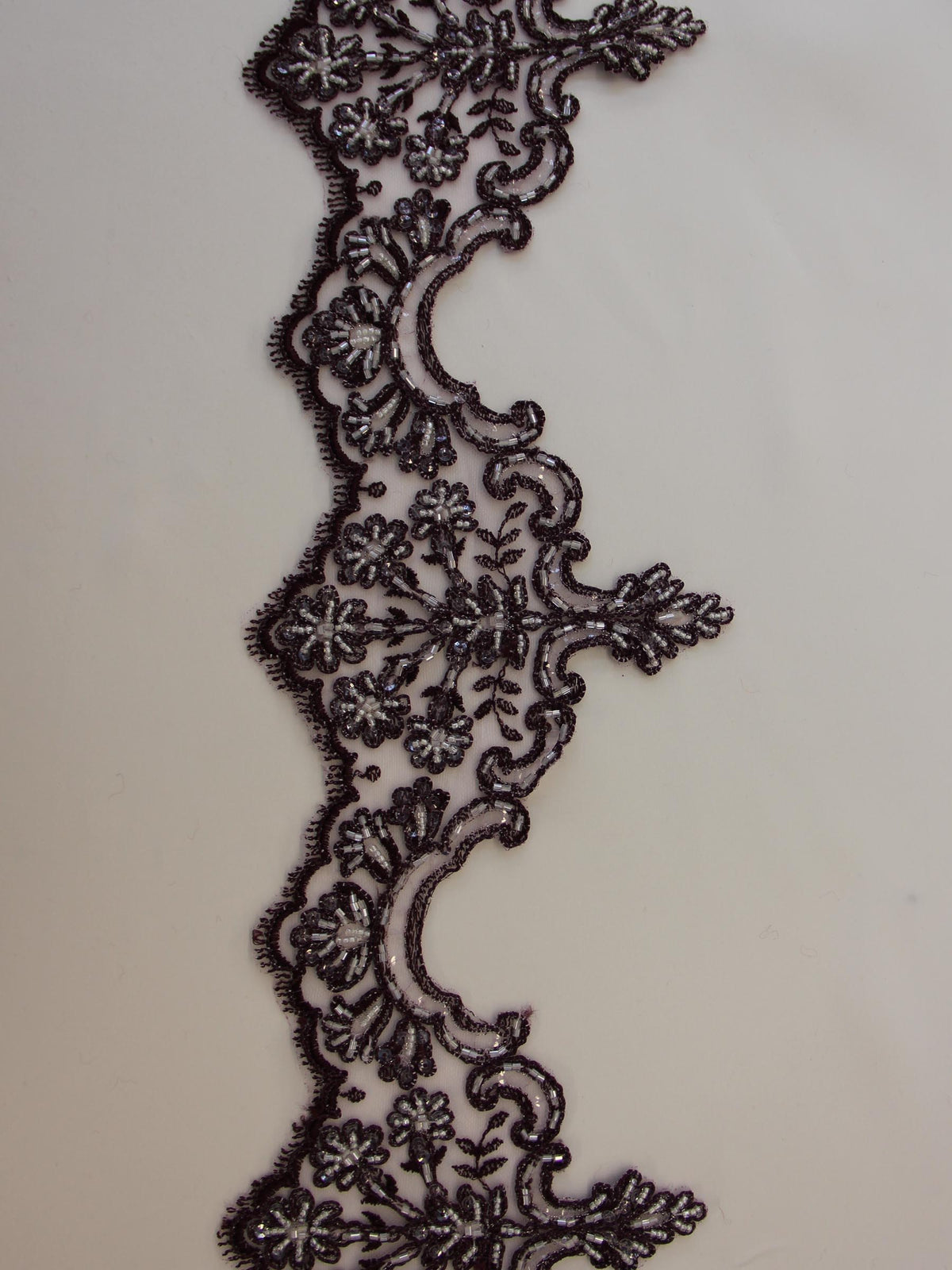 Bordure en dentelle prune - Sophia.