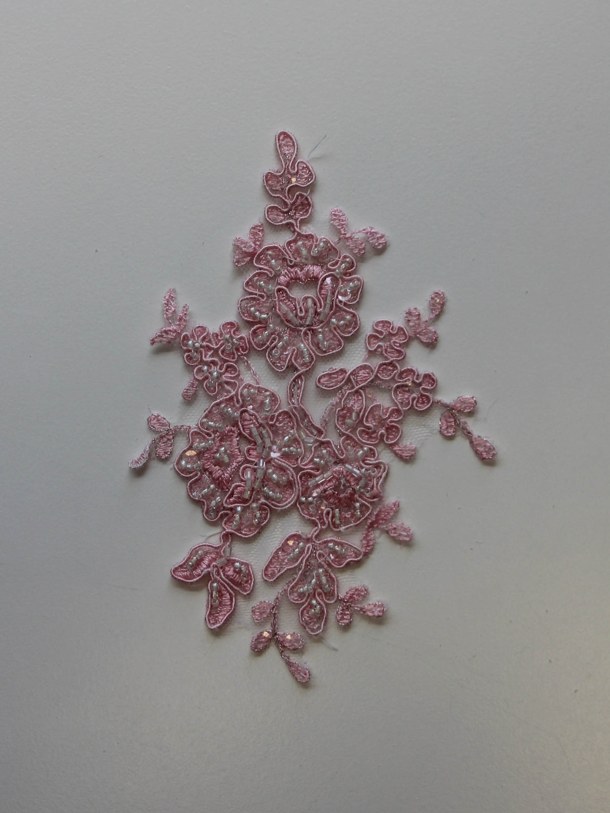 Appliques en Dentelle Perlées et Cordées Rose Poudré - Sophia.