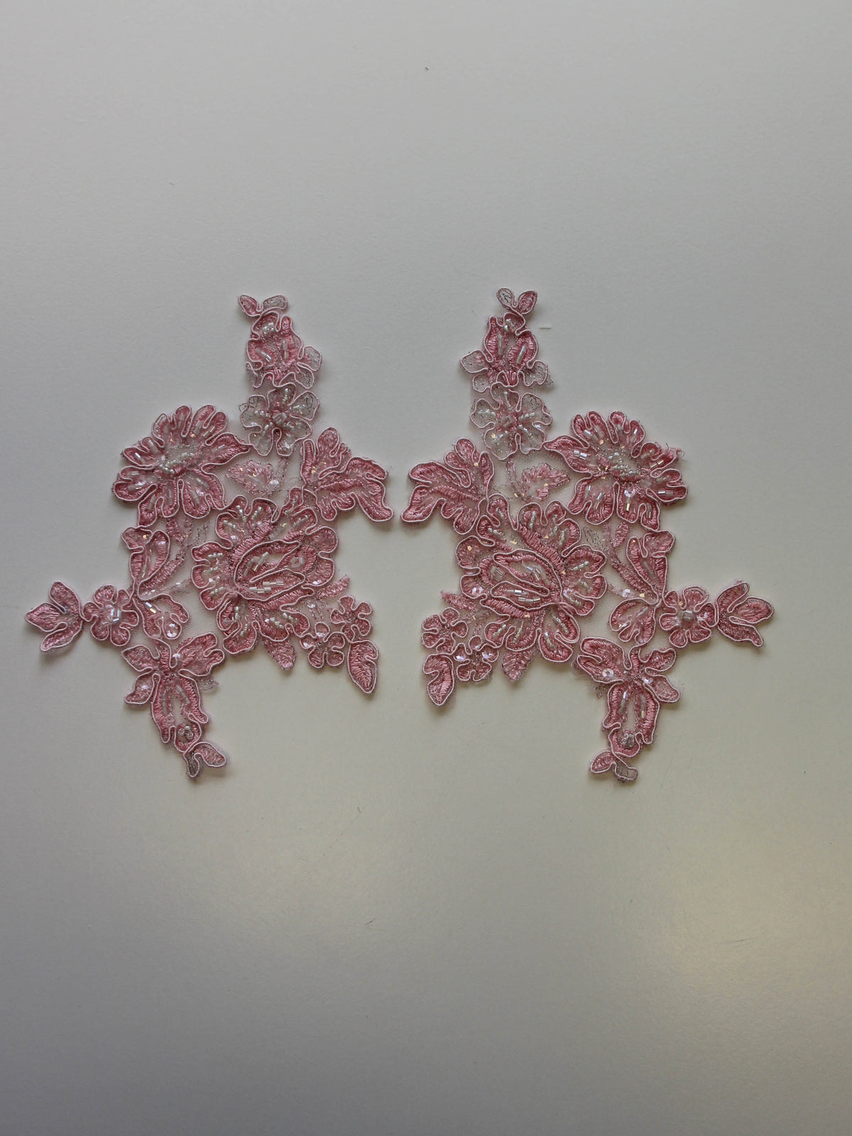 Appliques en Dentelle Perlées et Cordées Rose Poudré - Victoria (Large).
