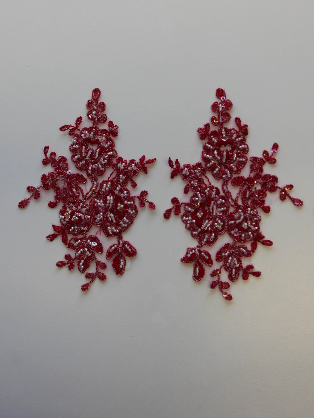 Appliques en dentelle rouge – Sophia.