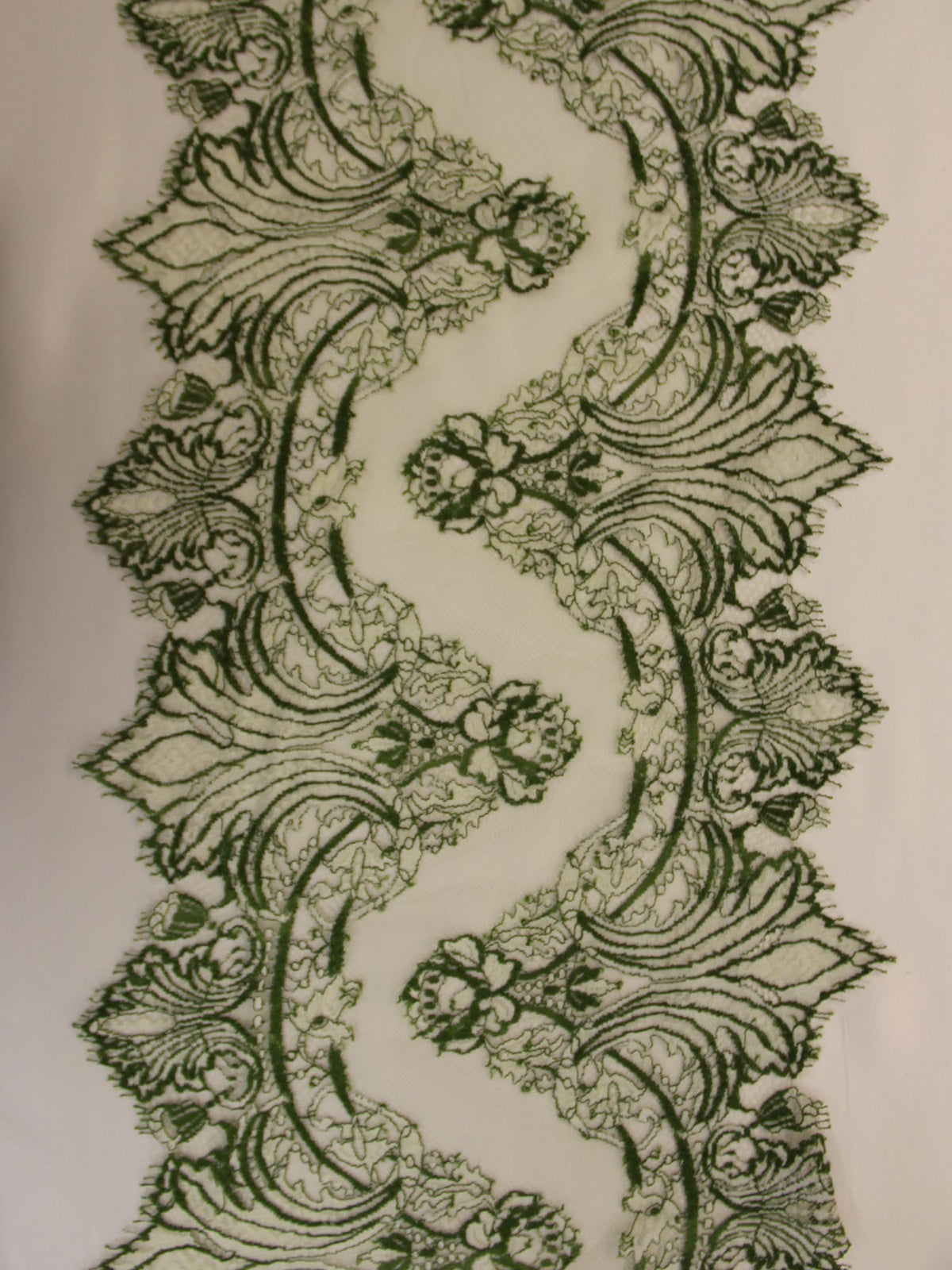 Bordure en dentelle vert sauge - Claire.