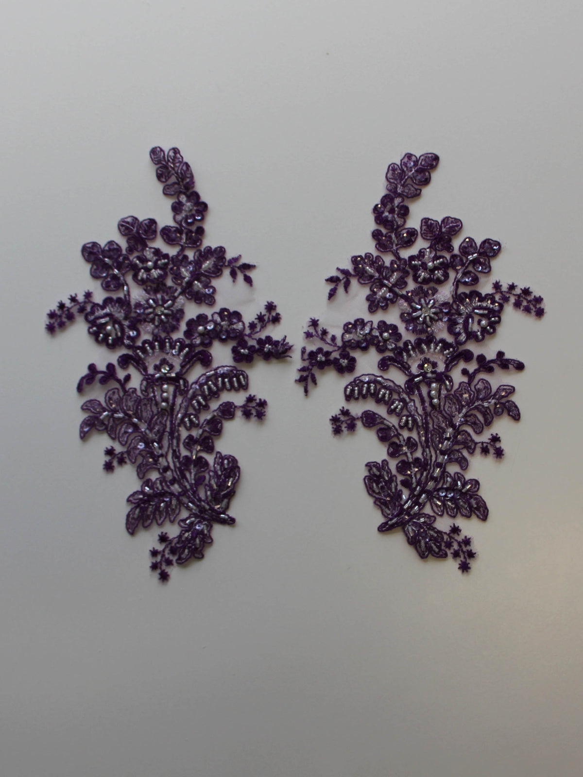 Appliques en dentelle violette – Mona.