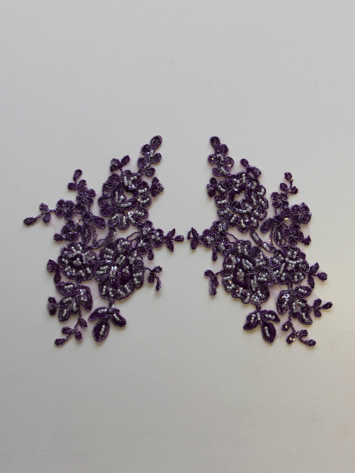 Appliques en dentelle violette – Sophia