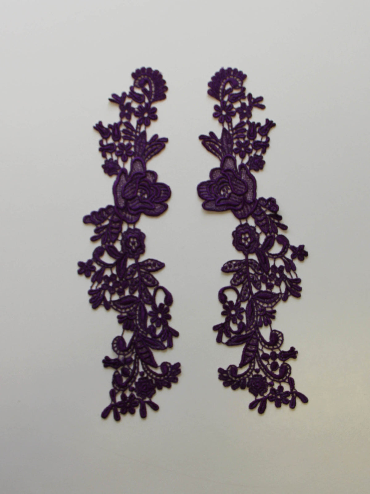 Appliques en dentelle violette - Nova.