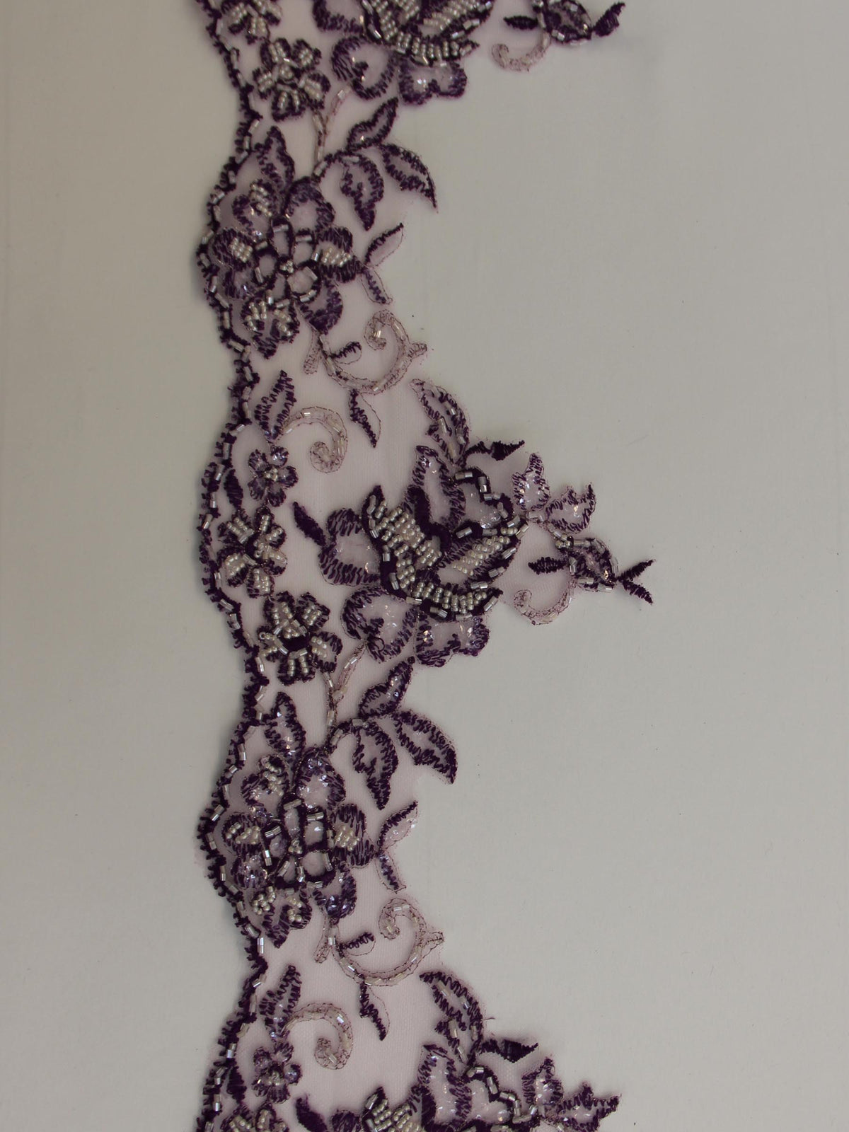 Bordure en dentelle violette – Chloe.