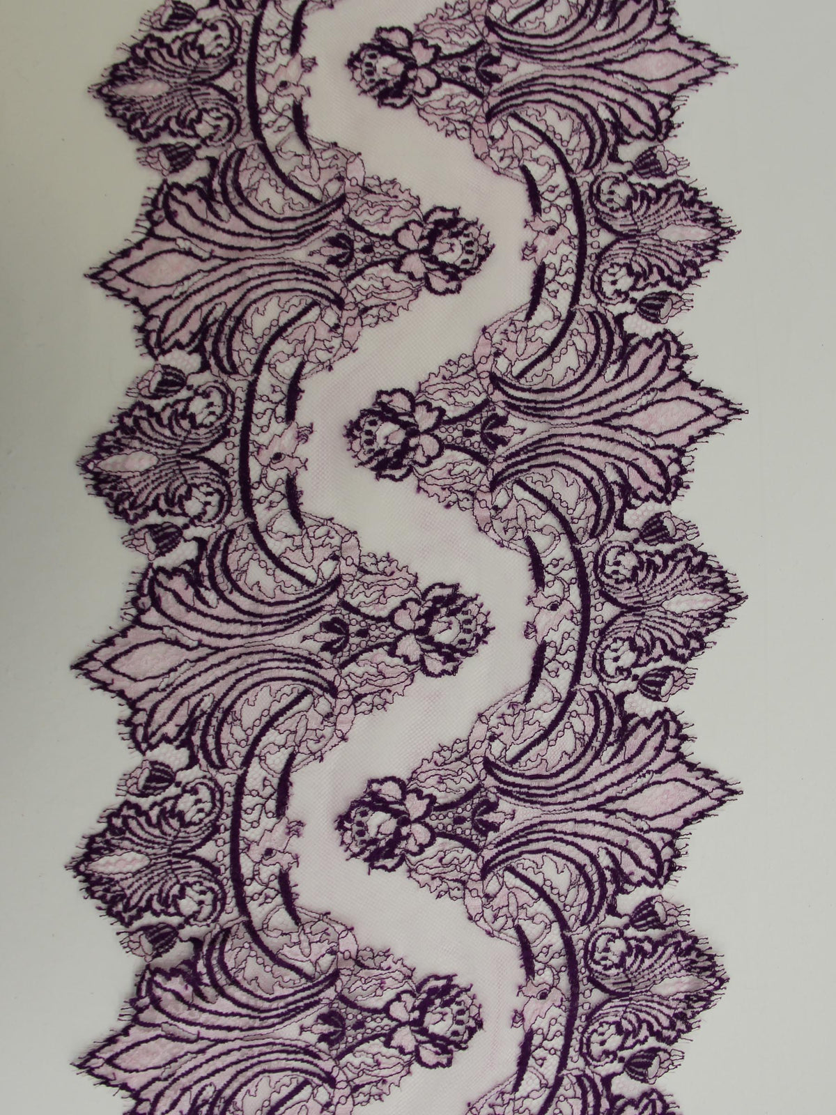 Bordure en dentelle violette - Claire.
