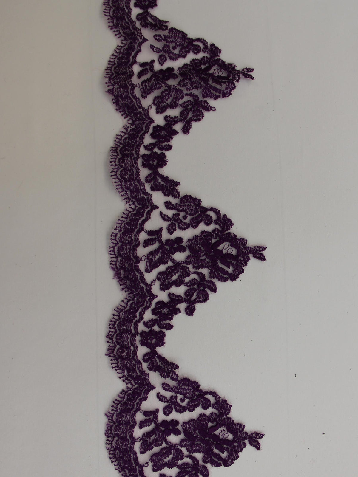 Bordure en dentelle violette - Dominique.