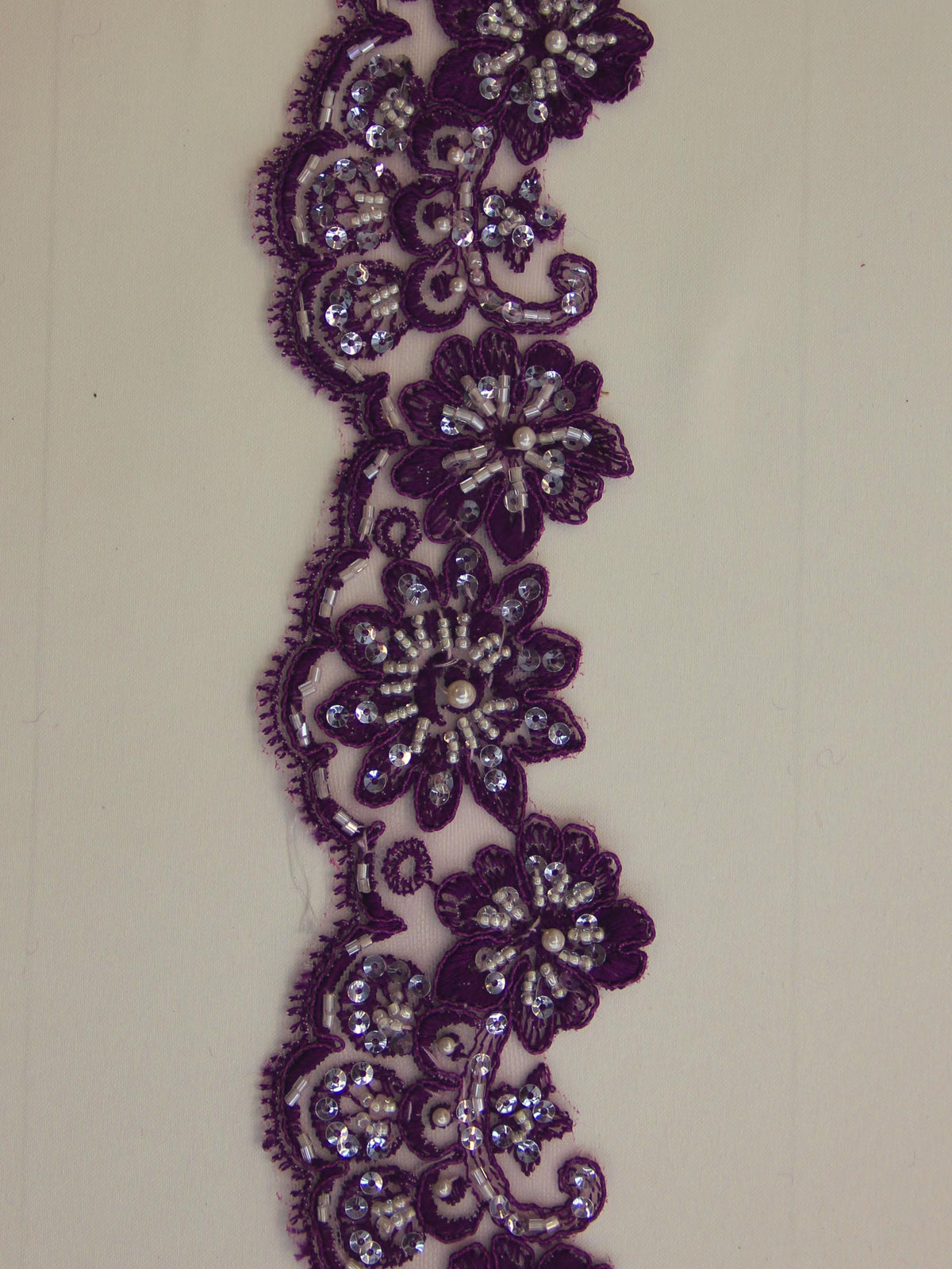 Bordure en dentelle violette - Sheila.