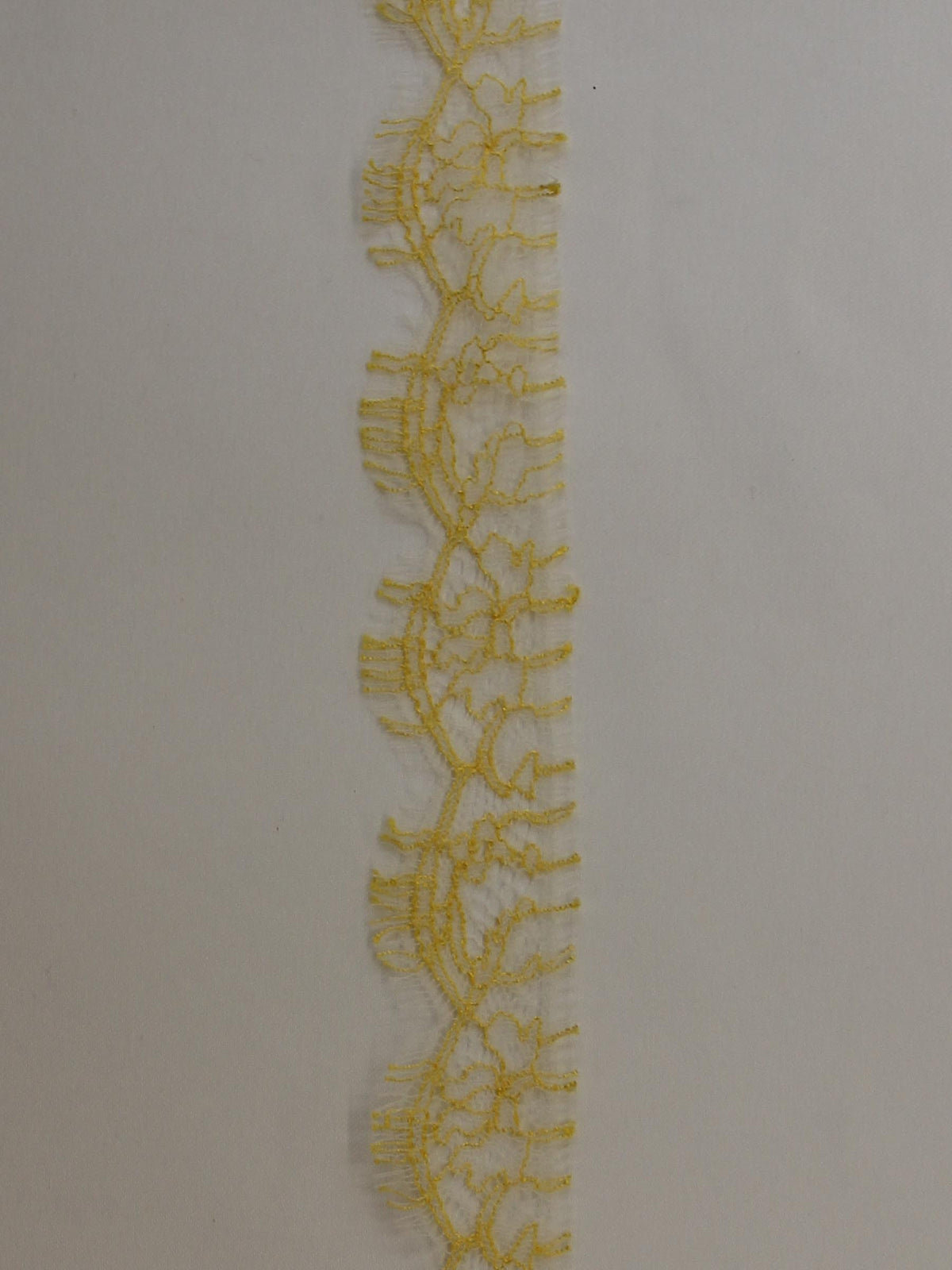 Bordure en dentelle jaune – Anna.